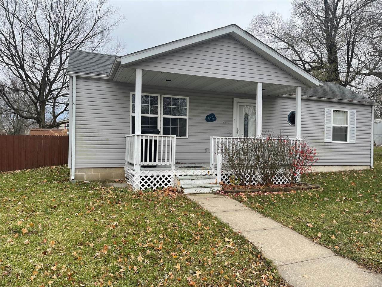 312 Pine - Photo 1