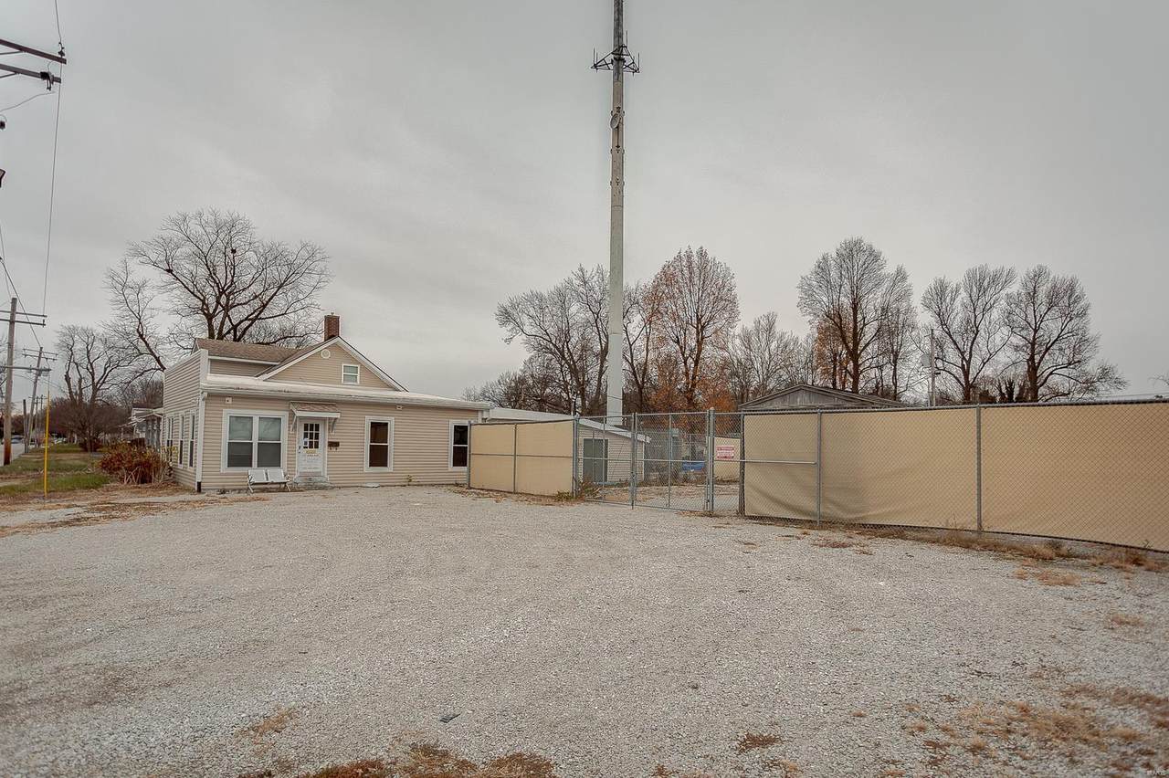 137 iOWA Avenue - Photo 1