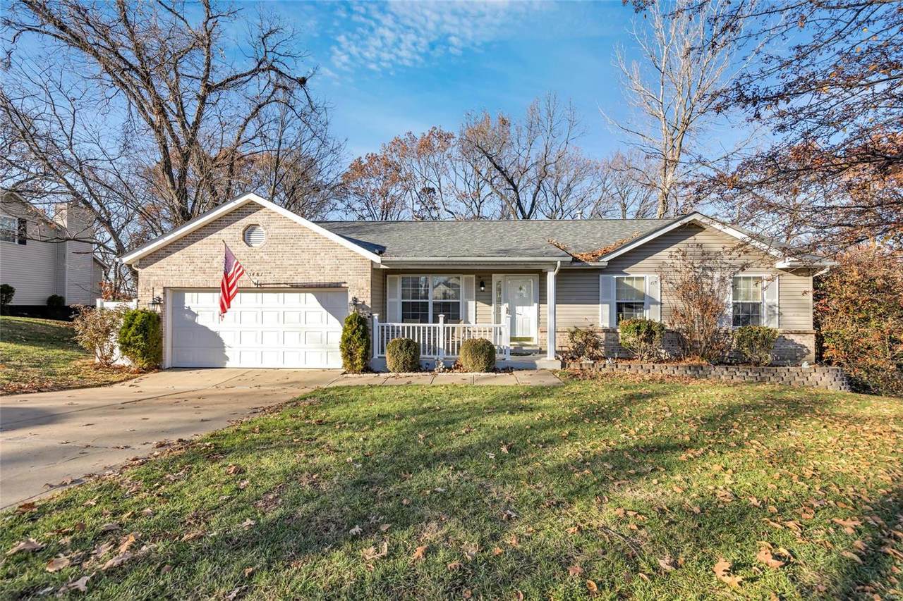 5481 Oakcrest Drive - Photo 1