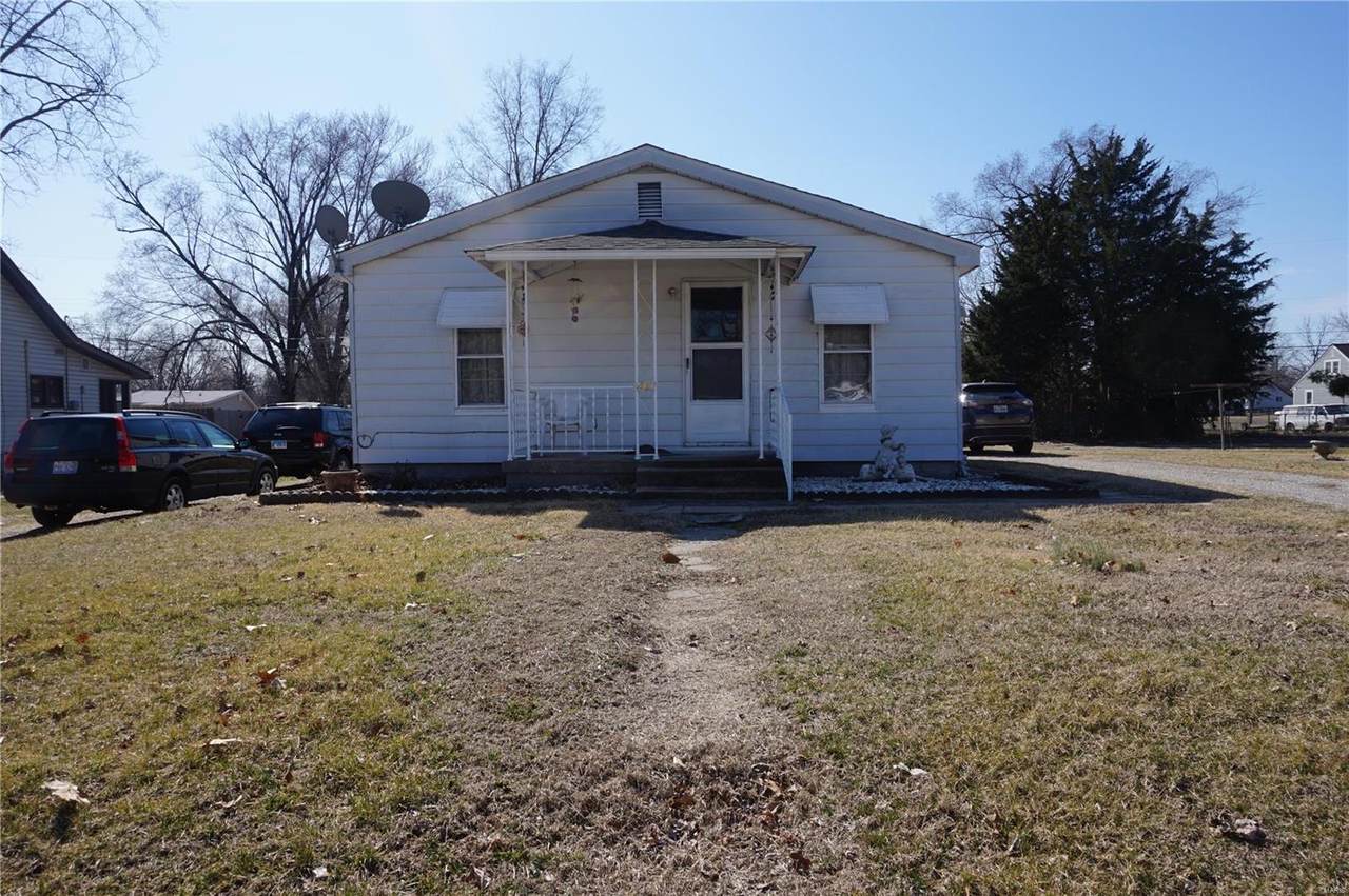 430 Roosevelt Ave - Photo 1