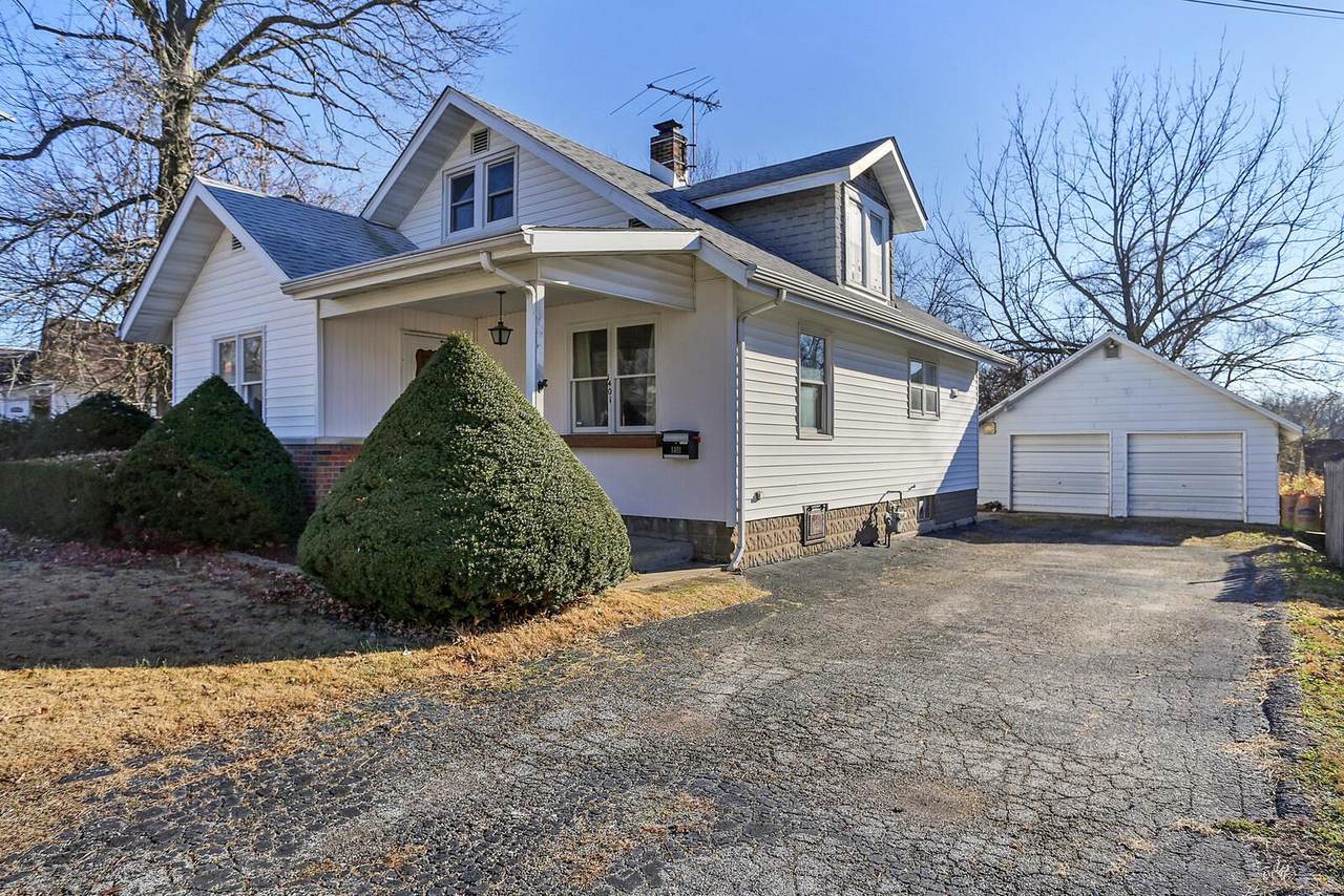 1401 Eberhart Avenue - Photo 1