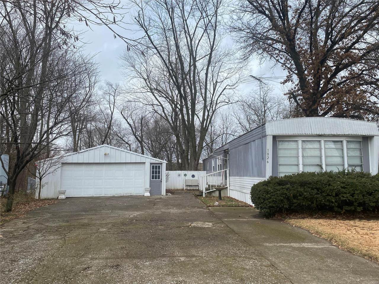 1826 Creekview Drive - Photo 1