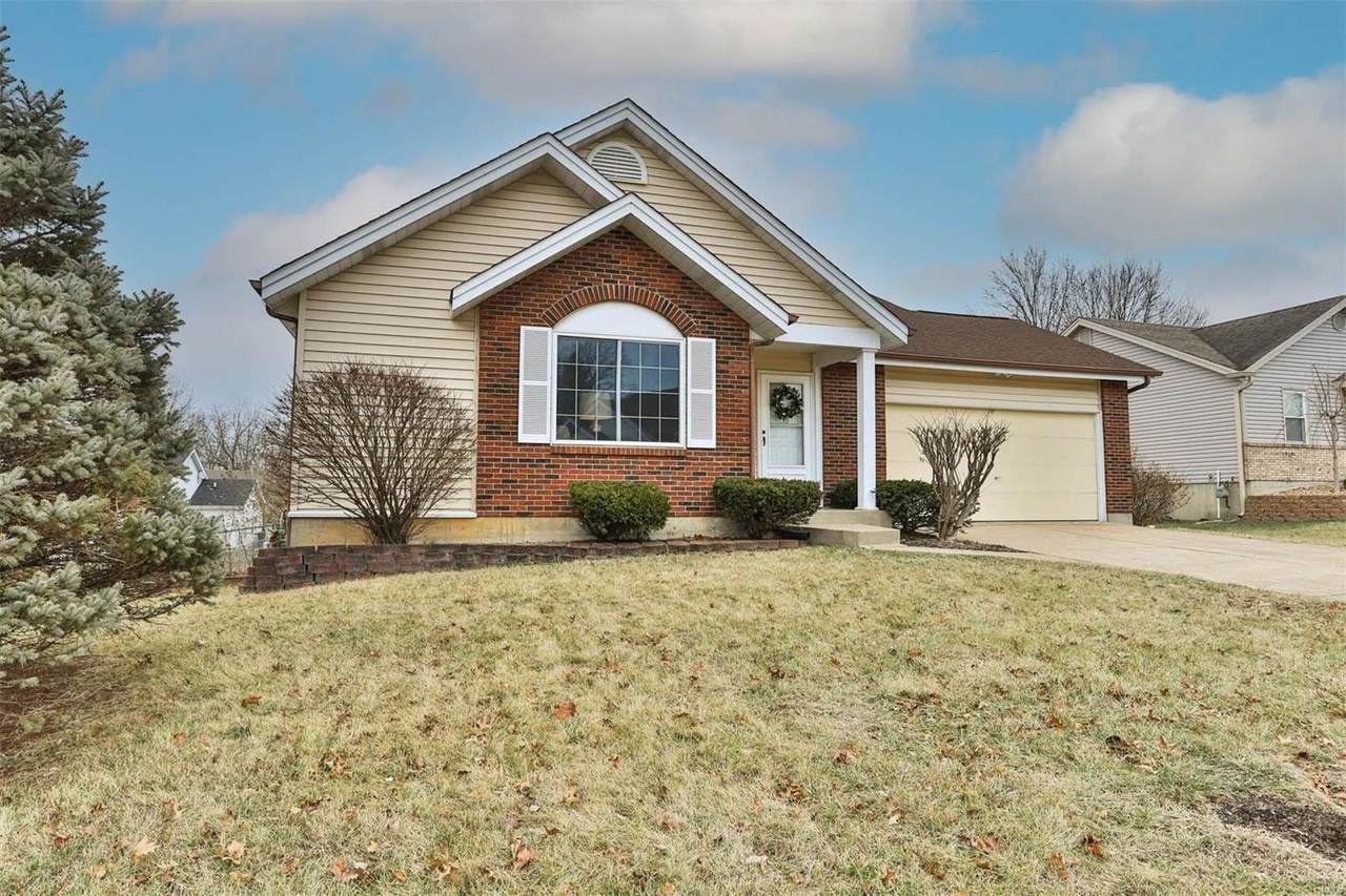 222 Surrey Ct - Photo 1