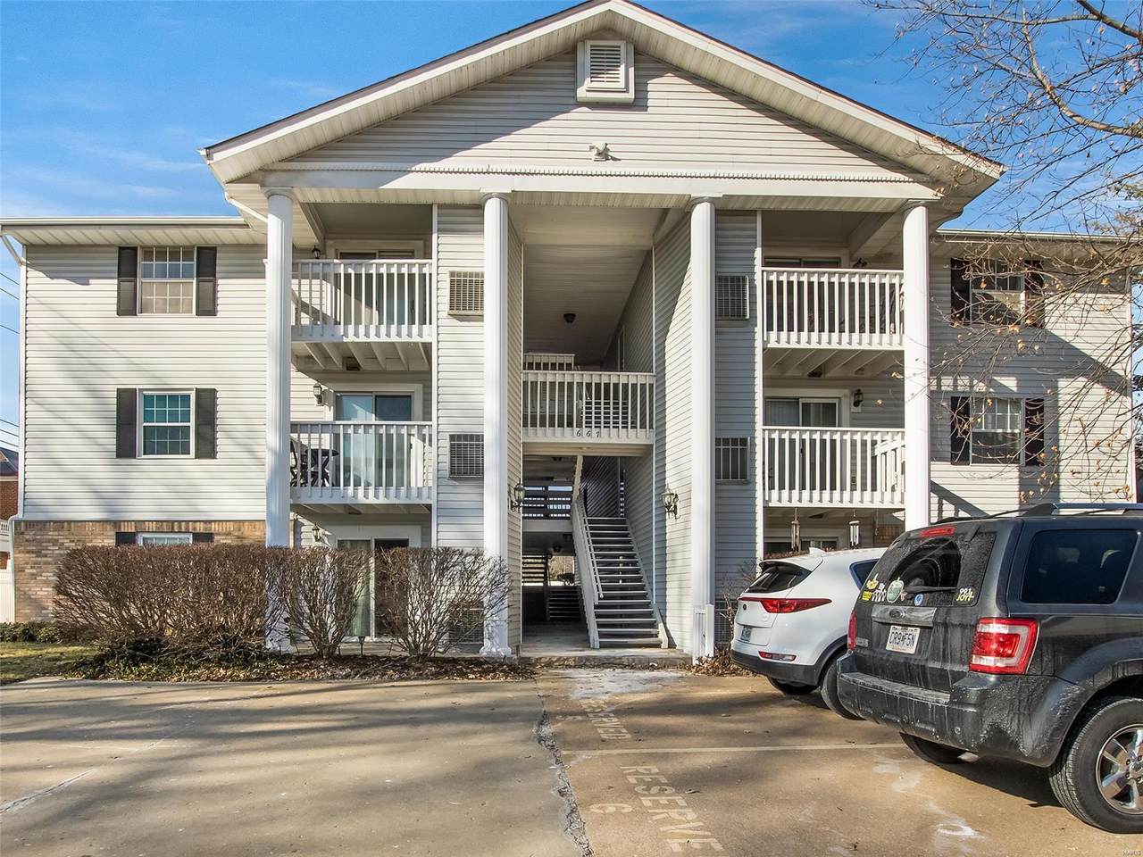 667 Kirkwood - Photo 1