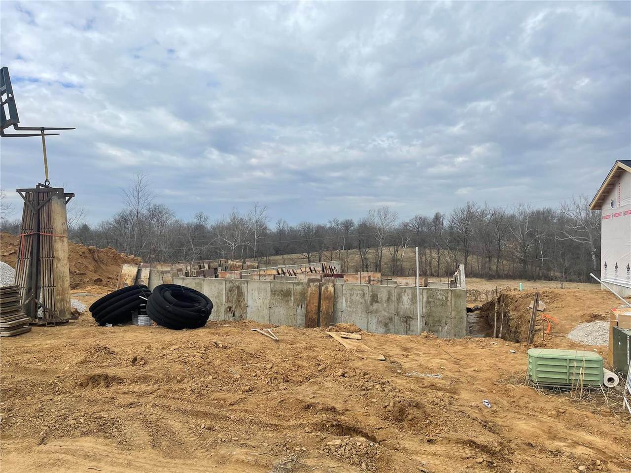 445 Southview Drive - Photo 1