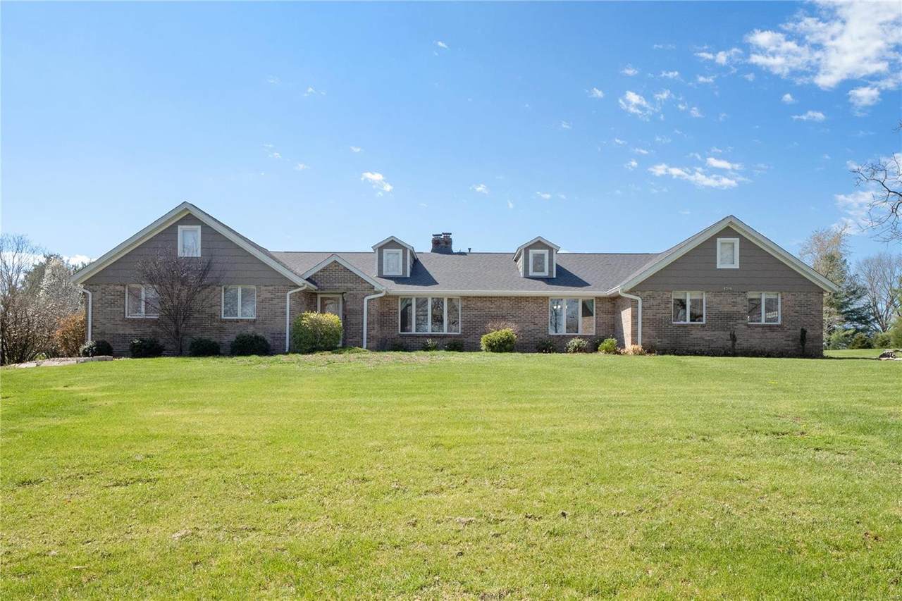 5452 White Oak Drive - Photo 1