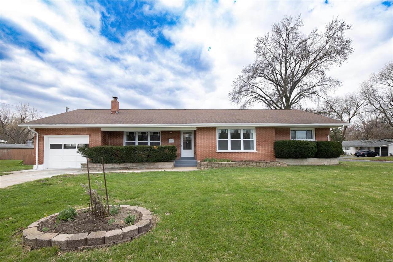 320 Hawthorn Avenue - Photo 1