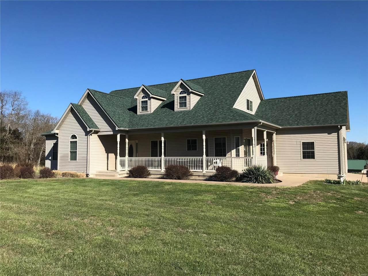 587 Brent - Photo 1