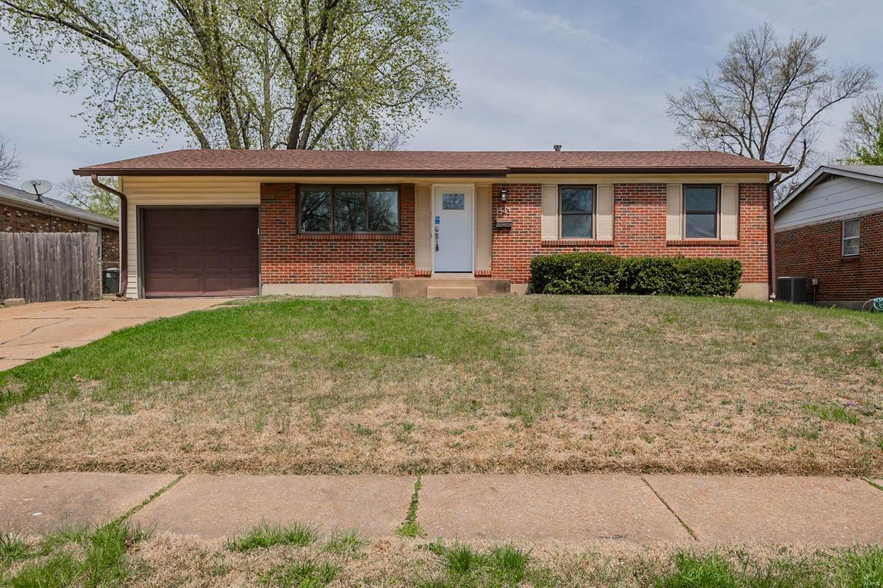 1543 Coachway - Photo 1