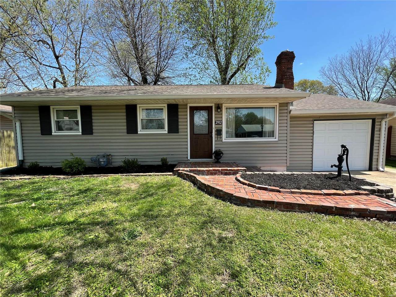 2912 Dogwood - Photo 1