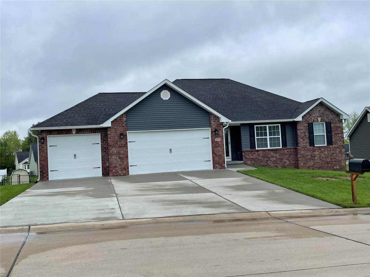 1002 Bay Hill - Photo 1