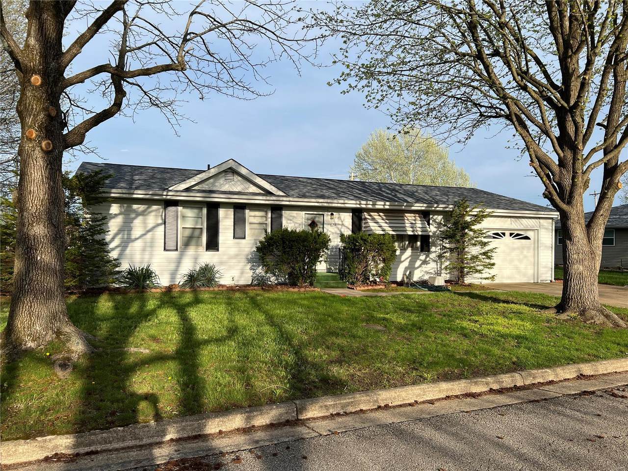 628 Charles Avenue - Photo 1