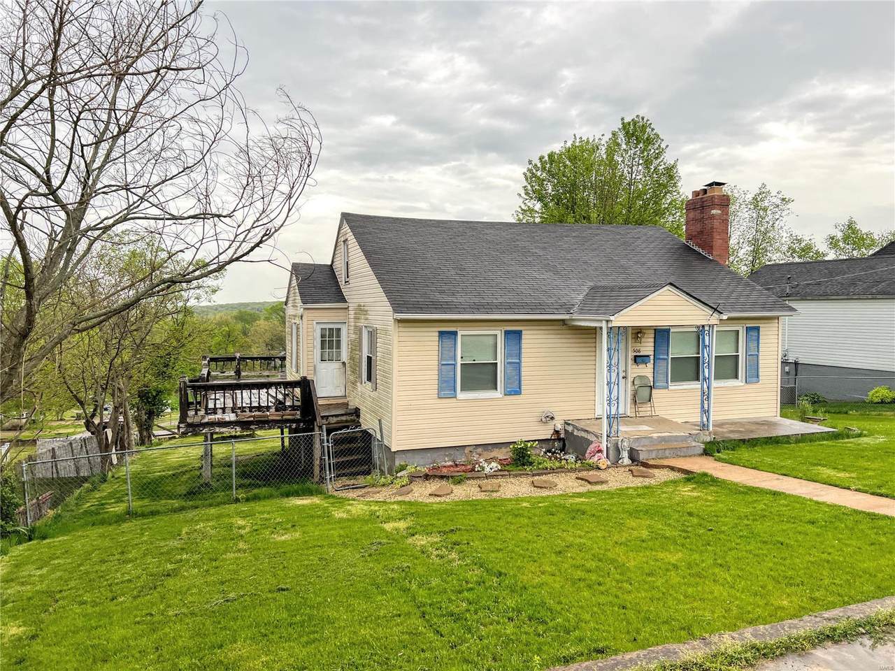 508 Bank Street - Photo 1