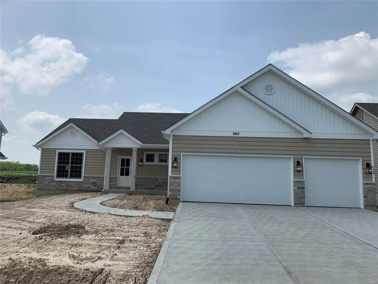 1027 Timber Bluff - Photo 1