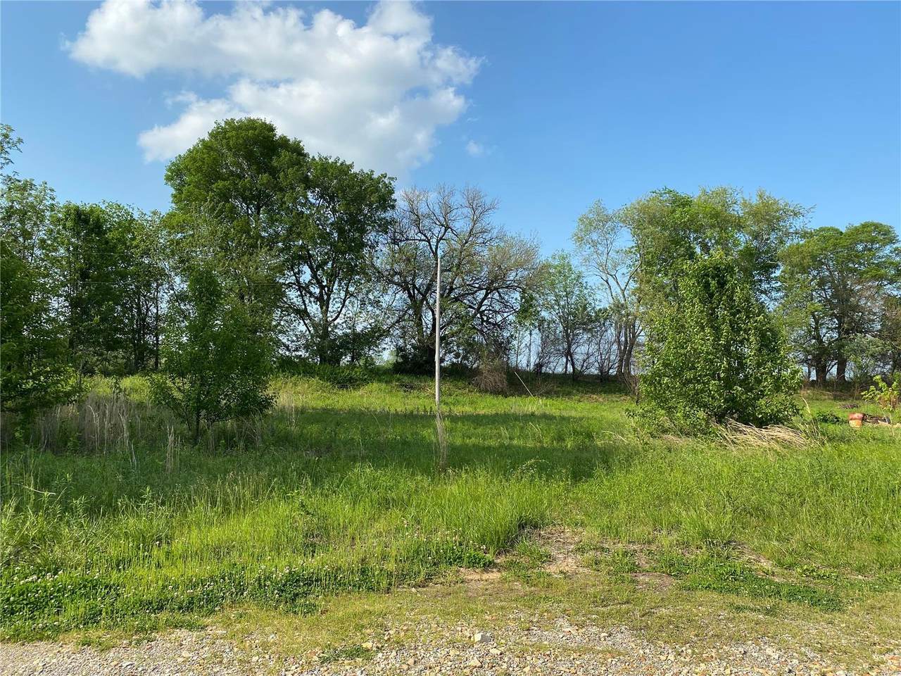 211 Cedar Cir - Photo 1