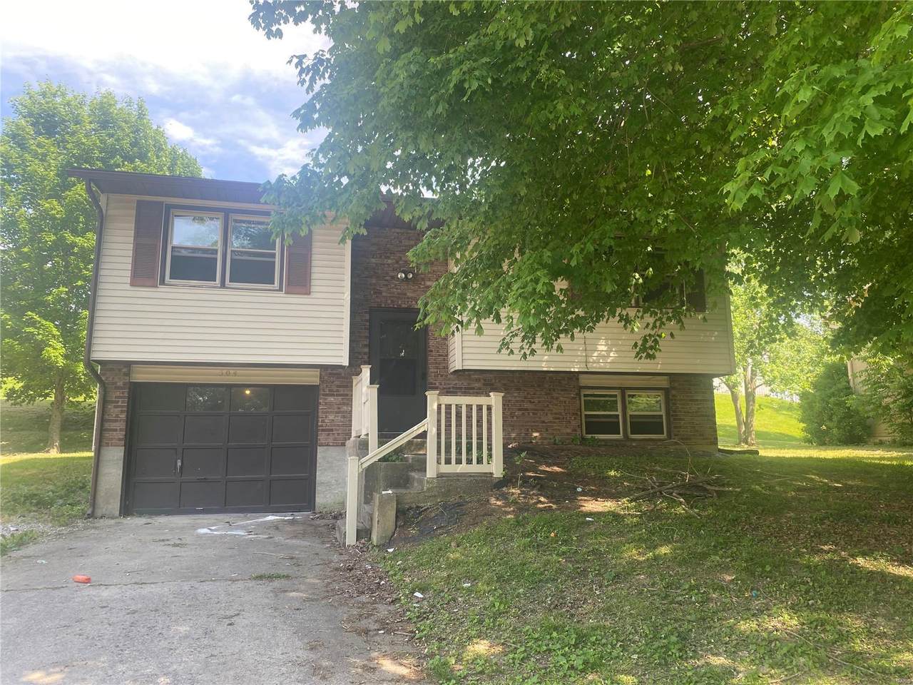 504 Shawnee Boulevard - Photo 1