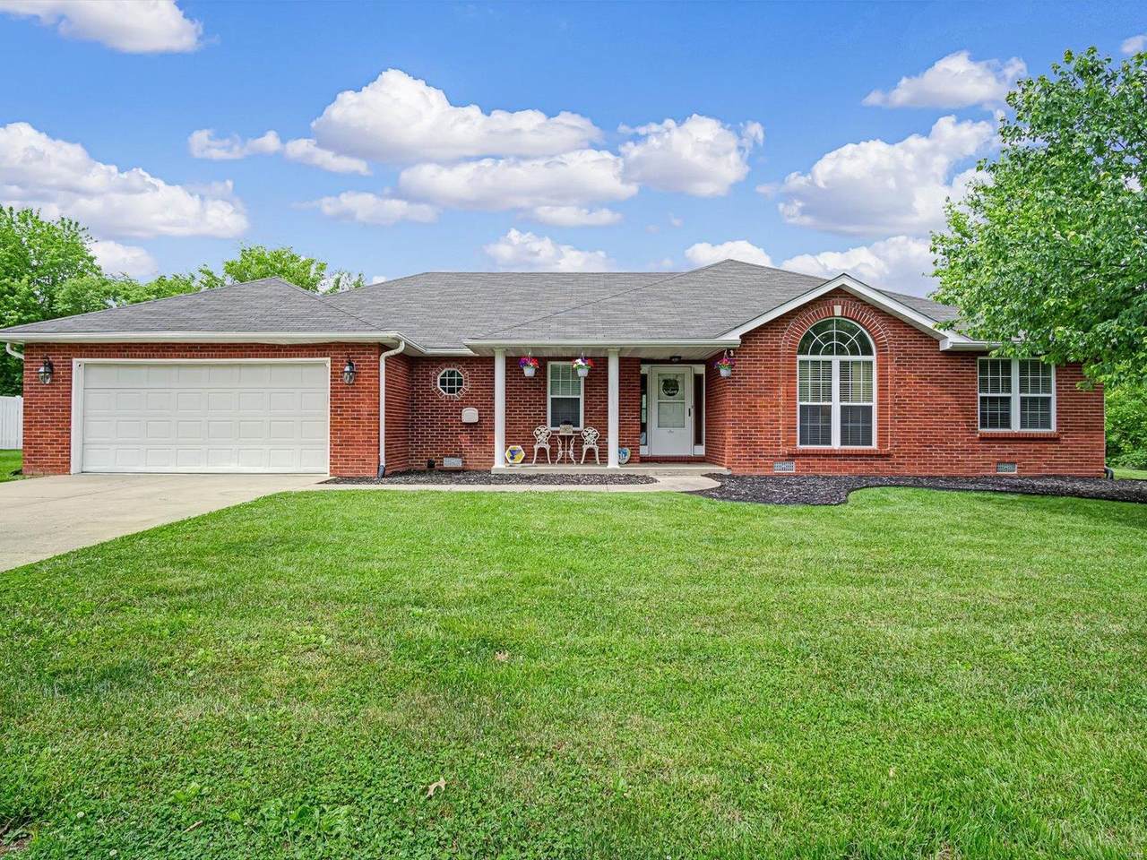 204 Piney Woods Drive - Photo 1
