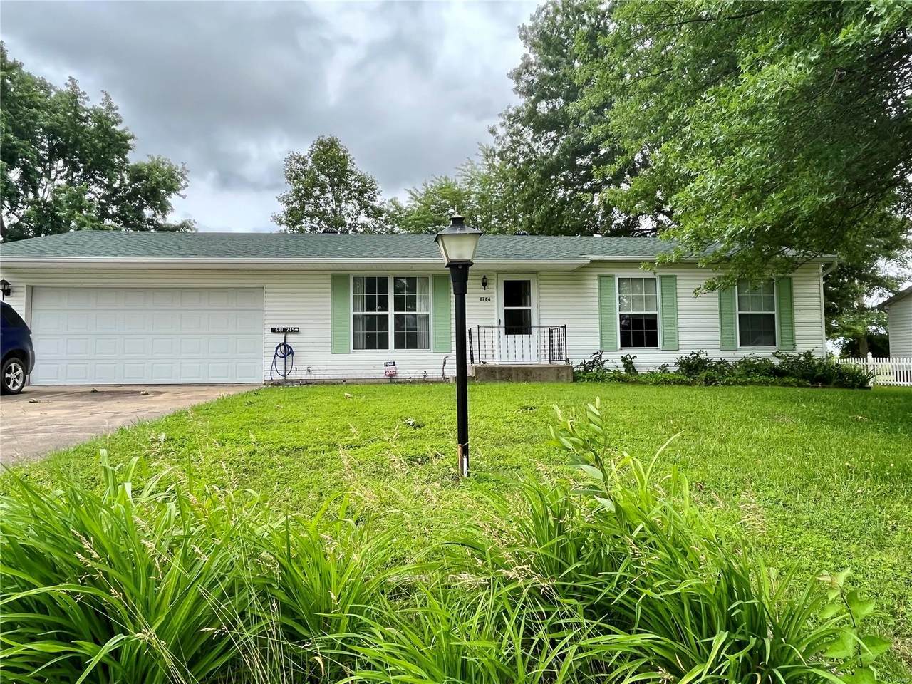 1786 Southridge - Photo 1