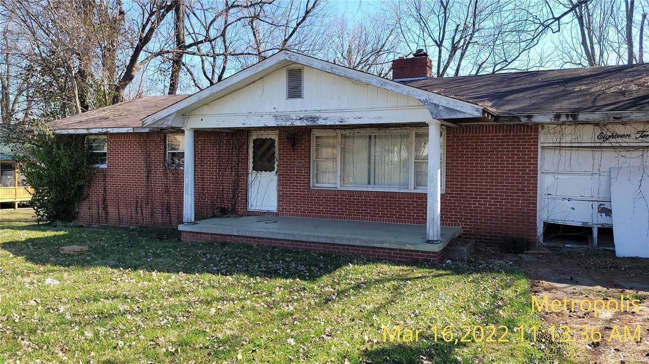 1810 Gibbons - Photo 1