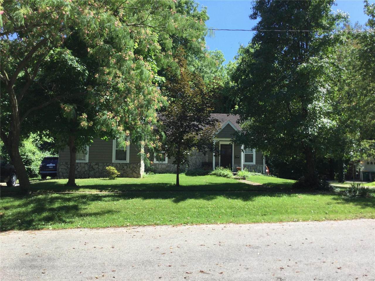 670 Livingston Street - Photo 1