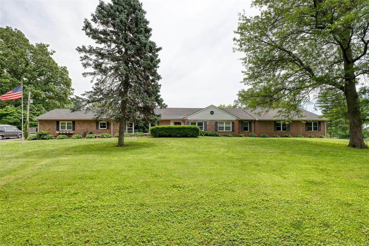 4 Sherwood Drive - Photo 1