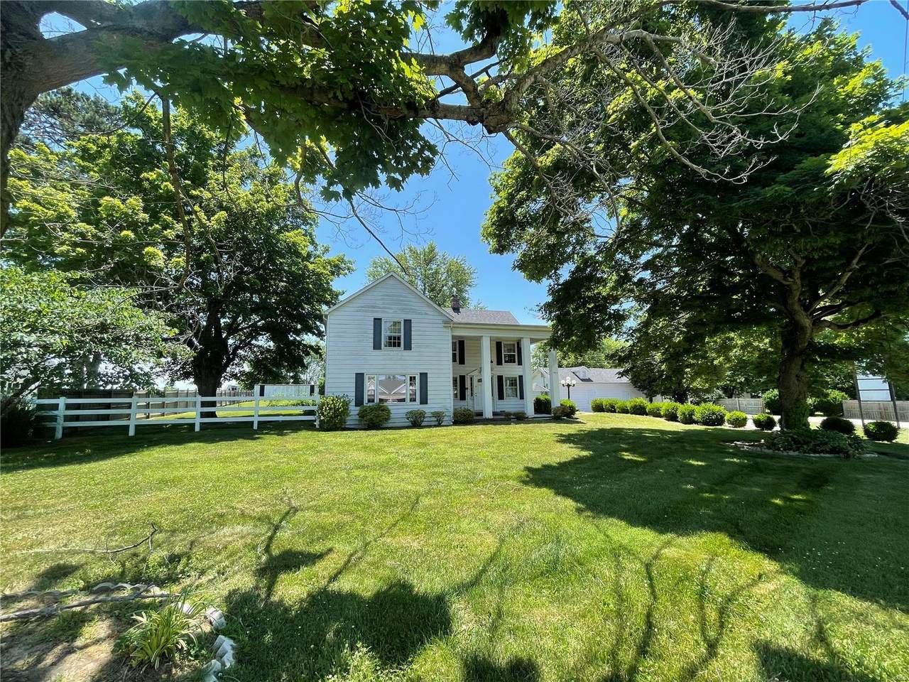 1542 Ste. Genevieve Avenue - Photo 1