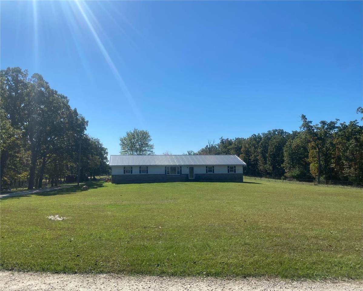 1672 Lakeview Drive - Photo 1