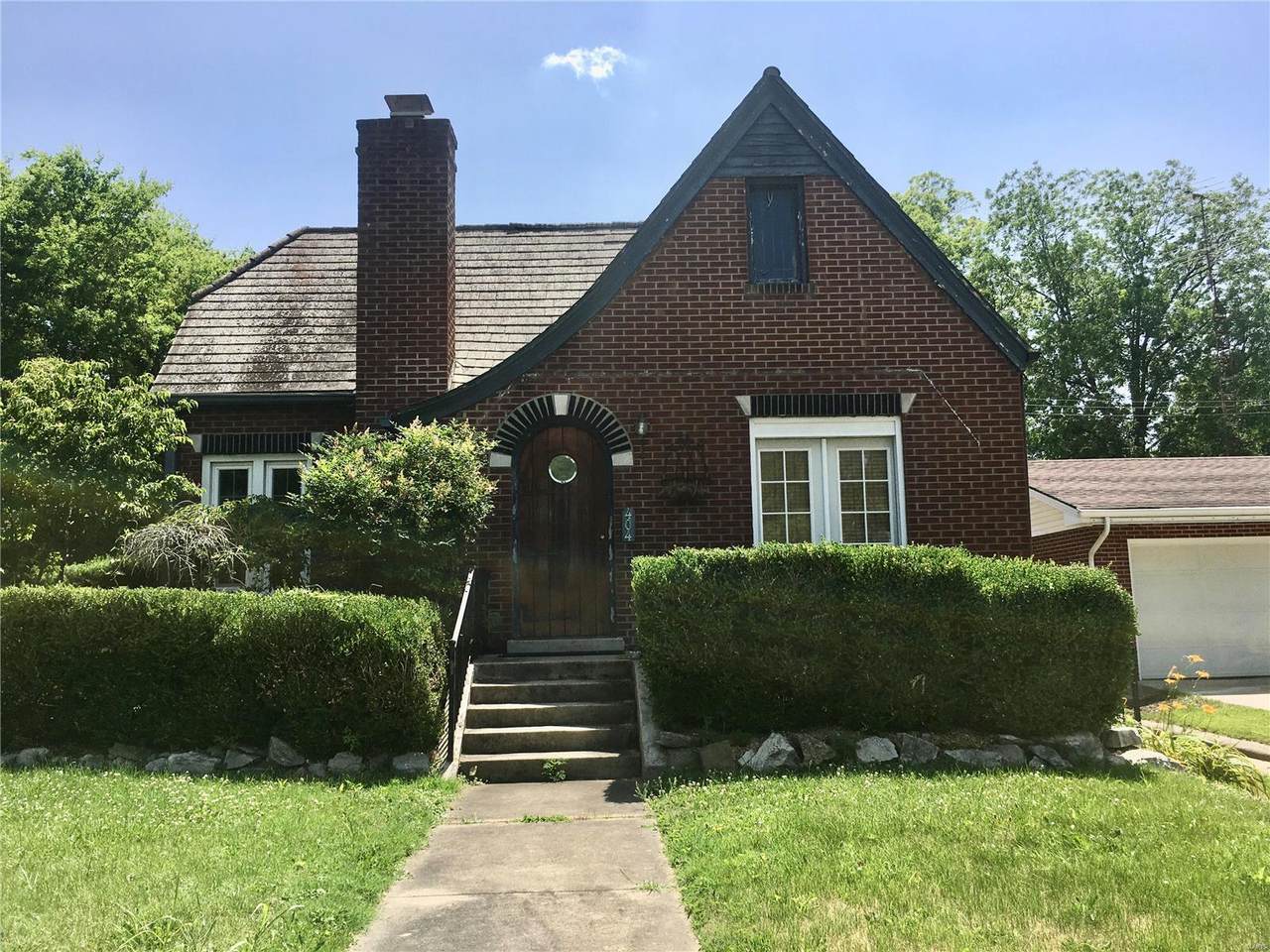 404 West End Boulevard - Photo 1