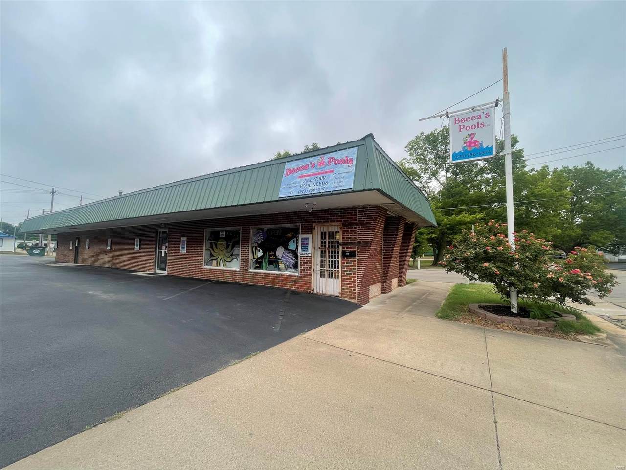 317 Columbia - Photo 1