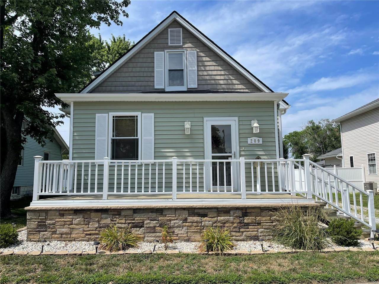 209 Acton Avenue - Photo 1