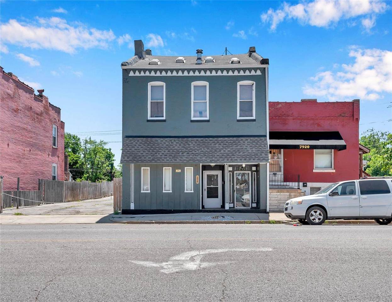 7918 Broadway - Photo 1
