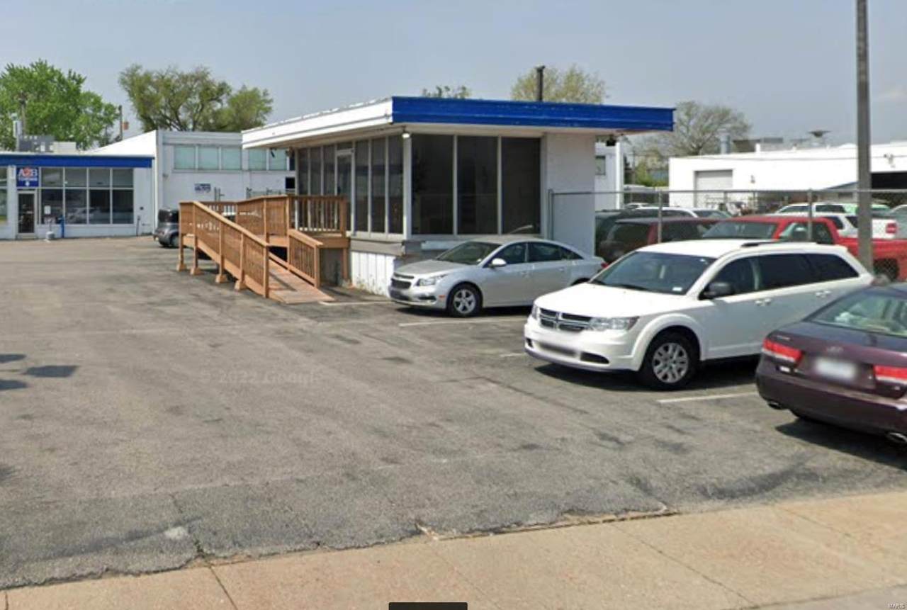 6041 Lindbergh Boulevard - Photo 1