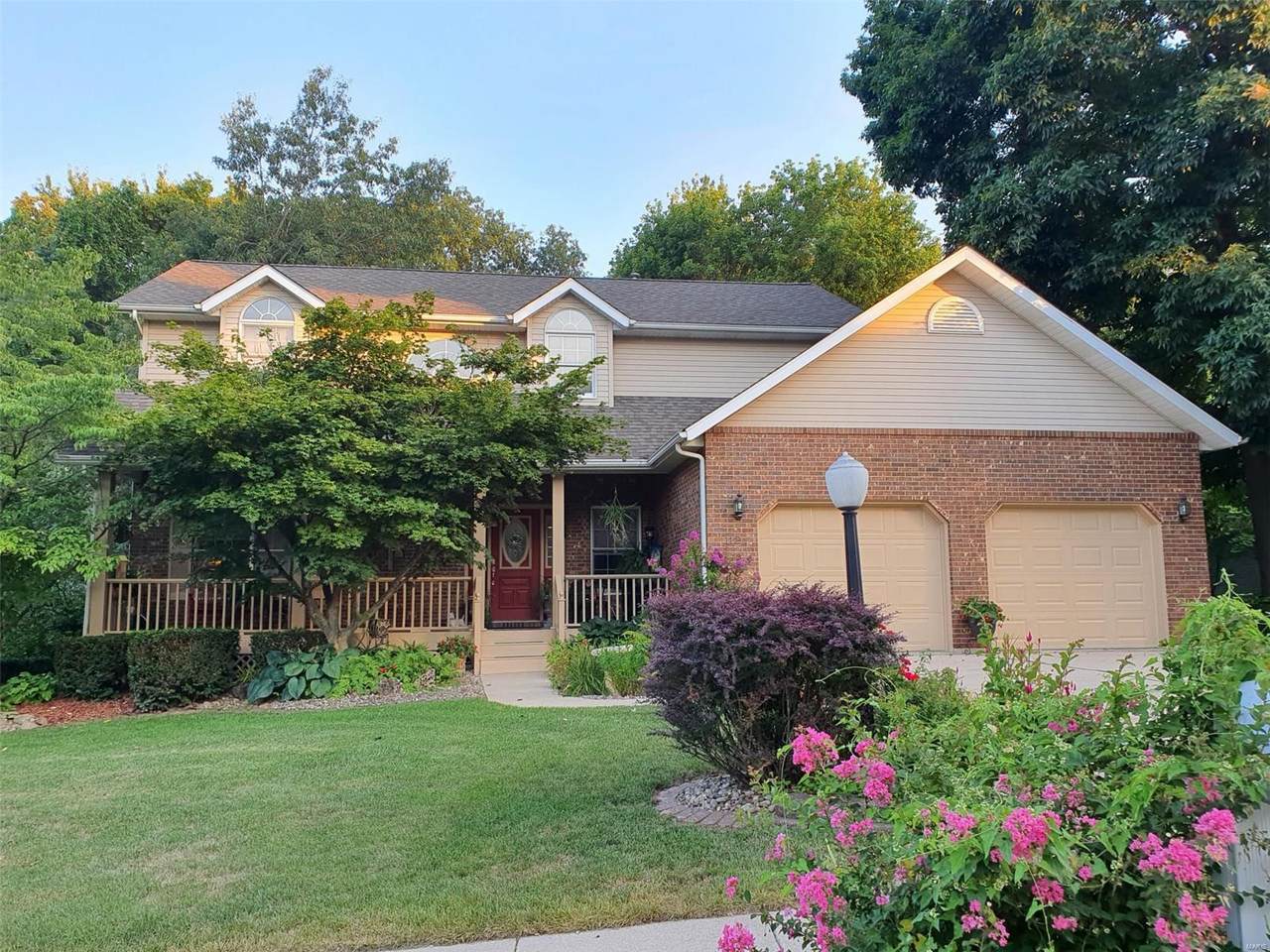112 Steven Drive - Photo 1