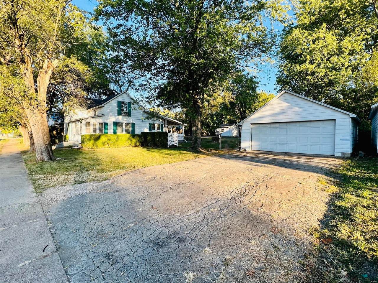 421 Pine Street - Photo 1