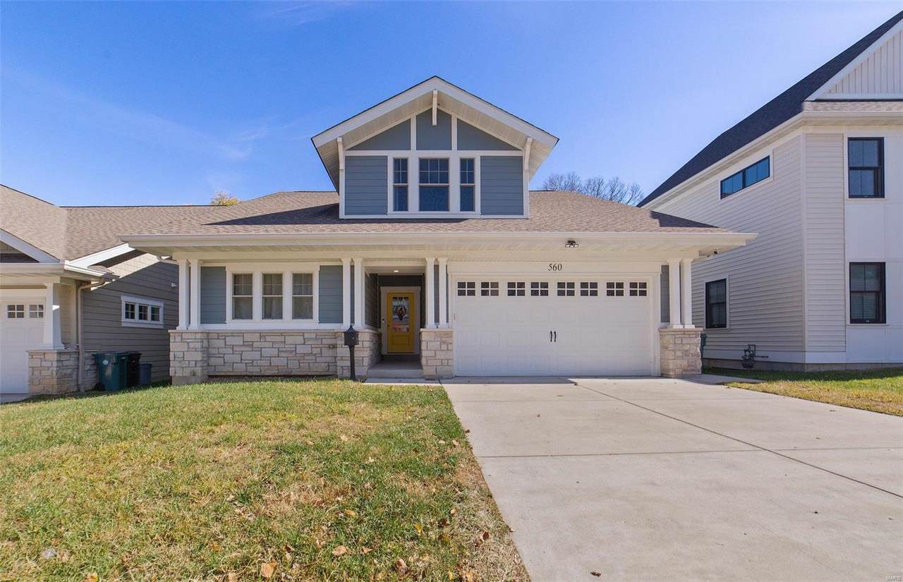 560 Andrews Avenue - Photo 1