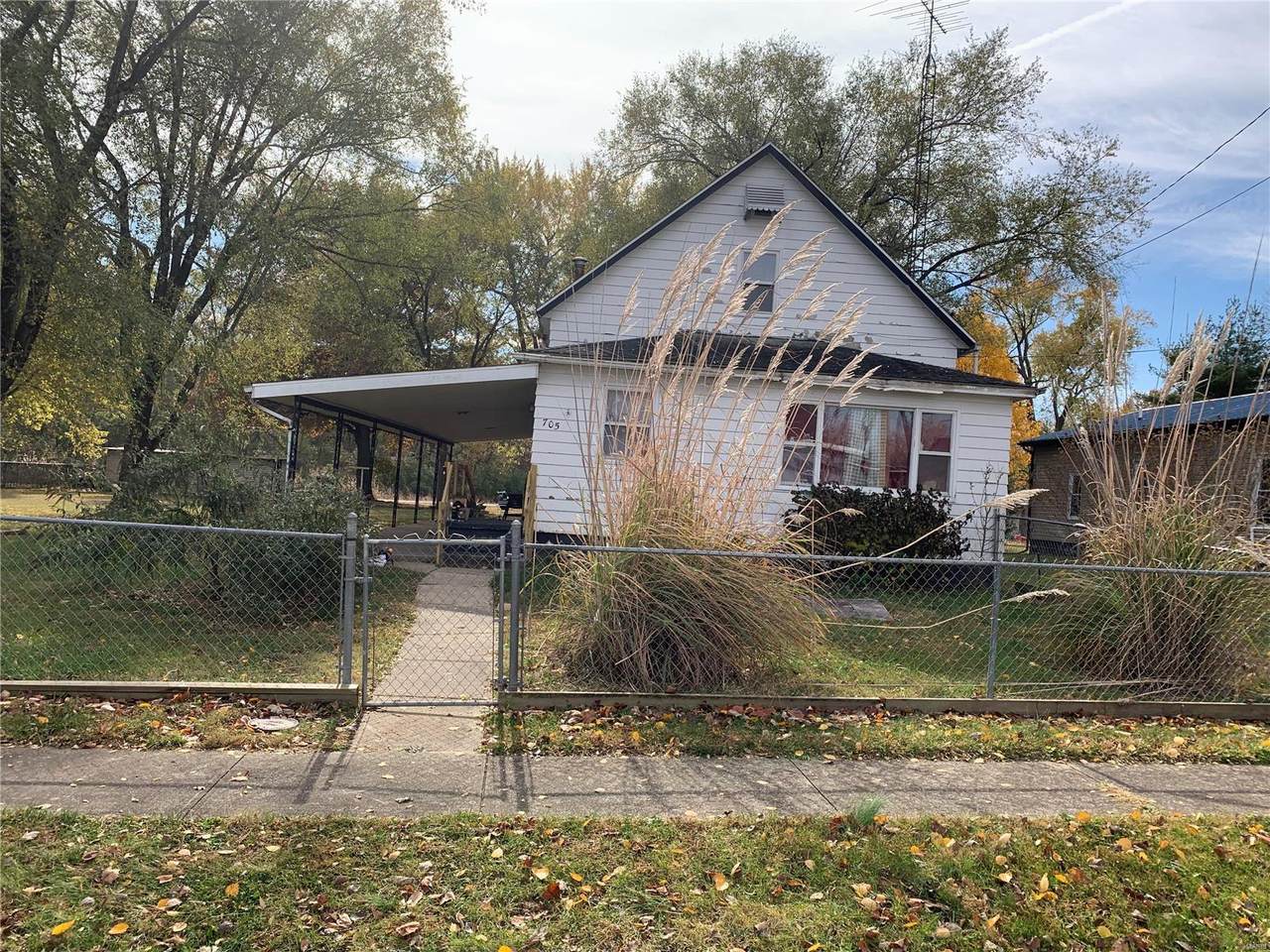 705 Main Street - Photo 1