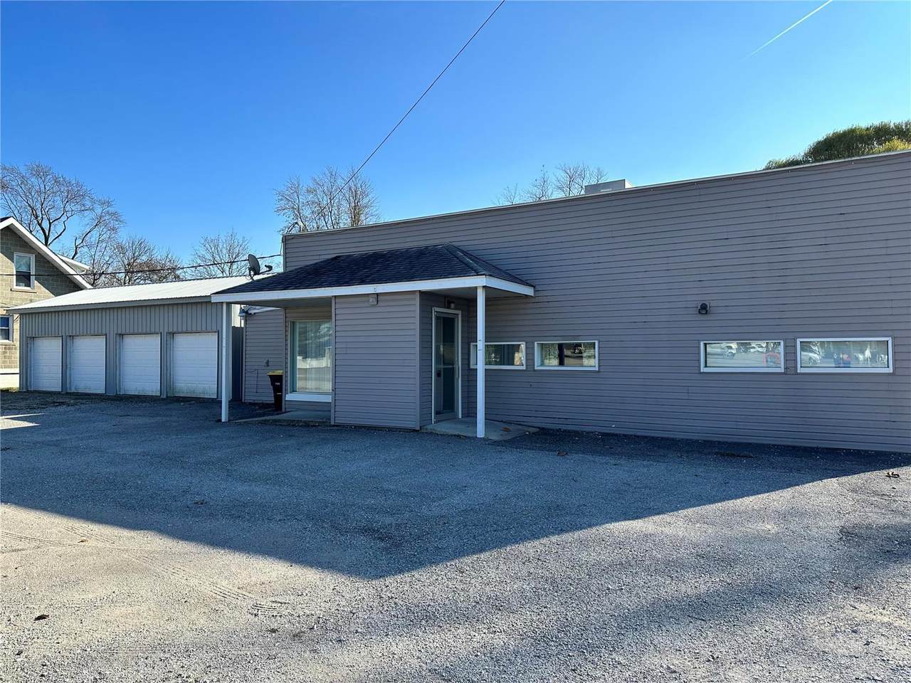702 E Main St - Photo 1