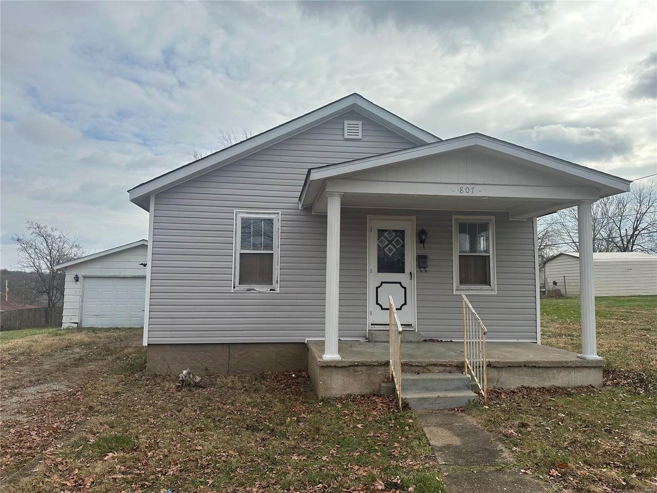 807 Bogy Street - Photo 1