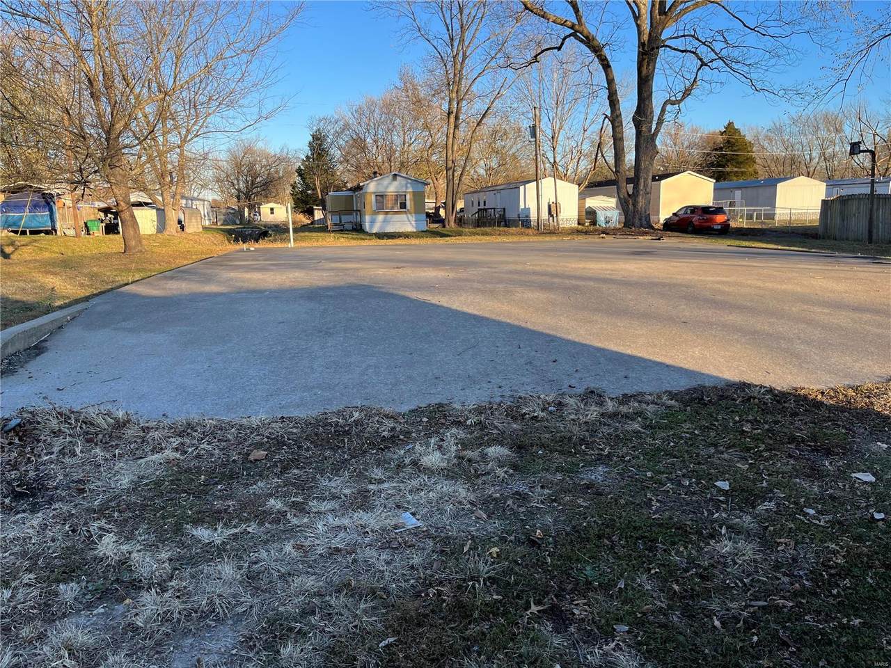 504 Oak St - Photo 1