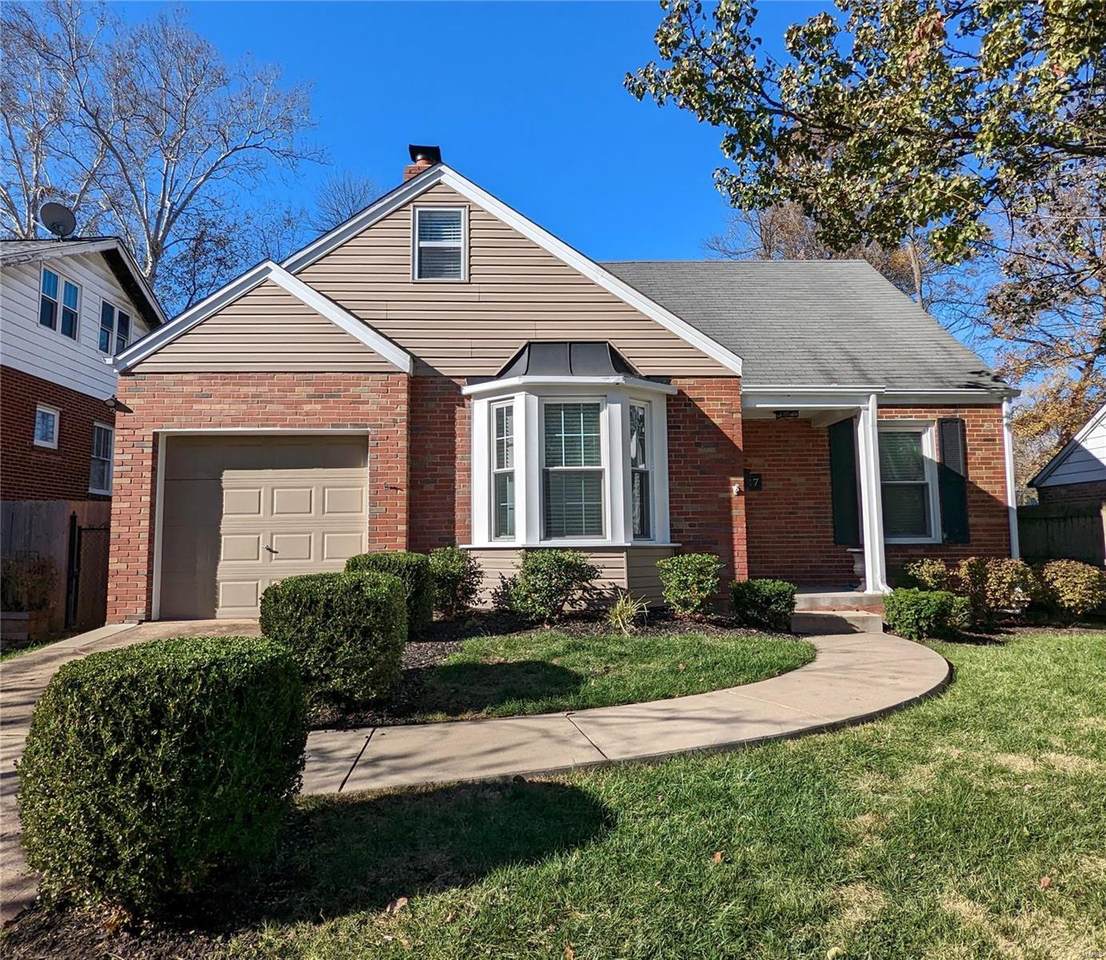 1327 Monier Place - Photo 1