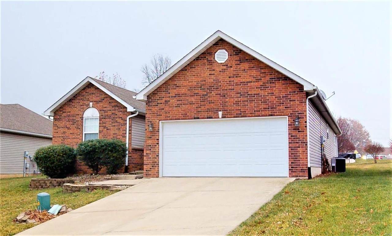 909 Angela Ct - Photo 1