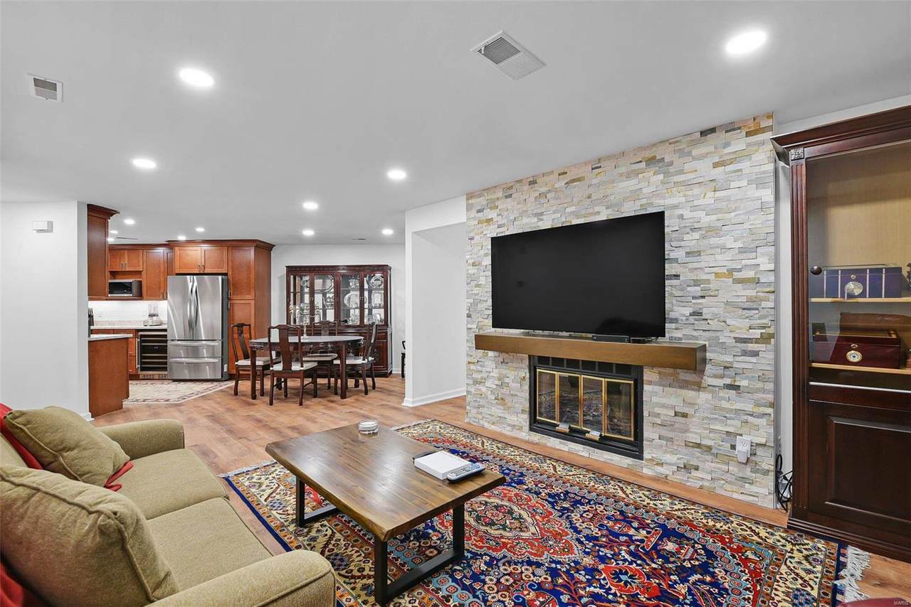 4554 Laclede Avenue - Photo 1