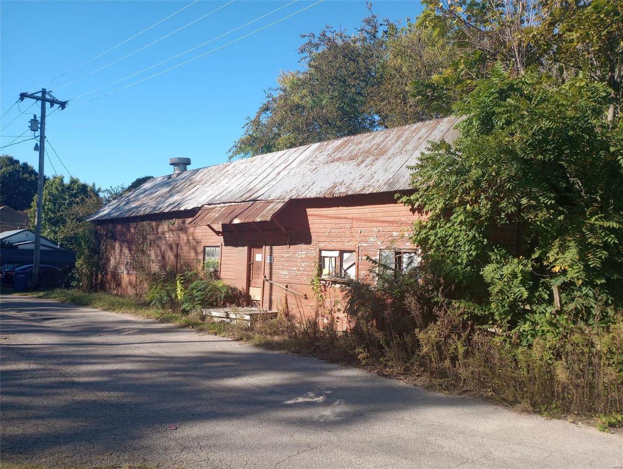 308 Lyons - Photo 1