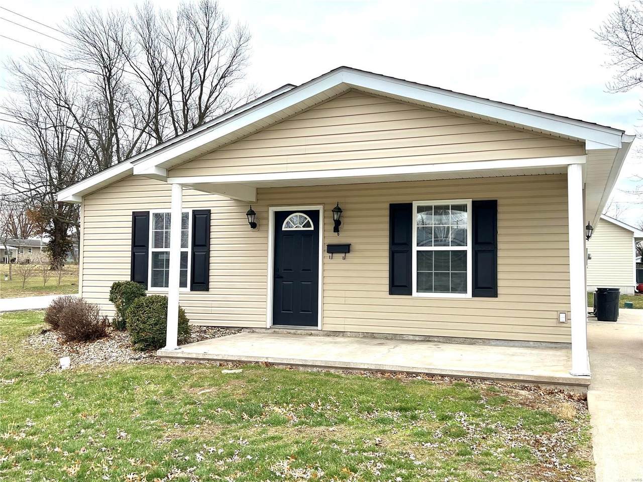 6 South - Photo 1
