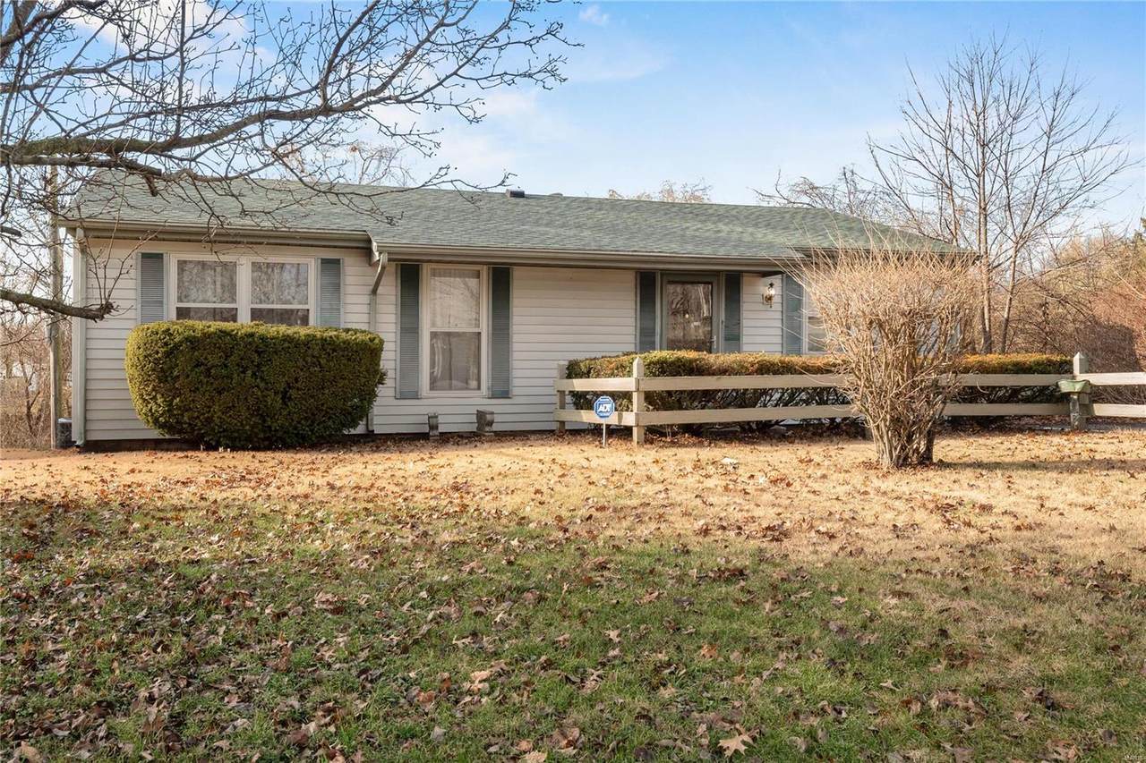 212 Laurel Drive - Photo 1