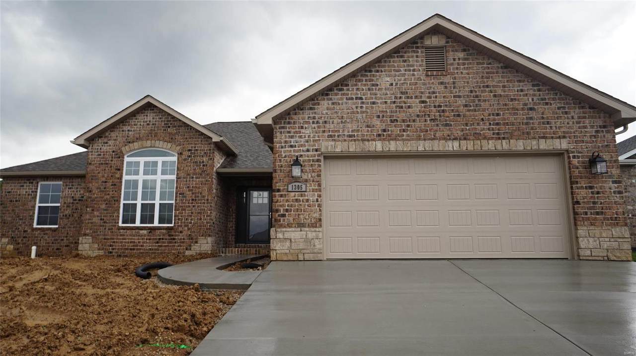 472 Hayden Drive - Photo 1