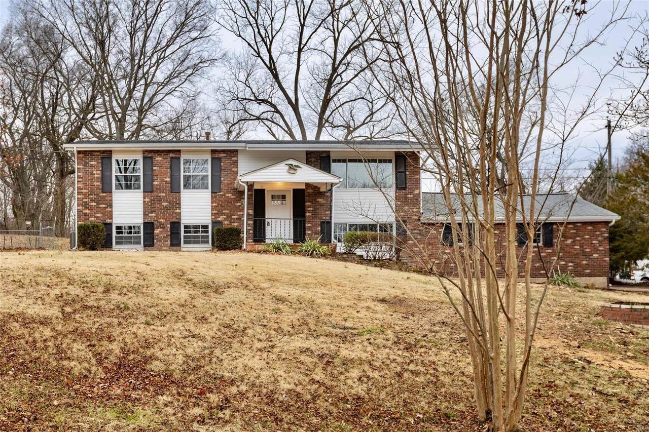 902 Sun Valley Drive - Photo 1