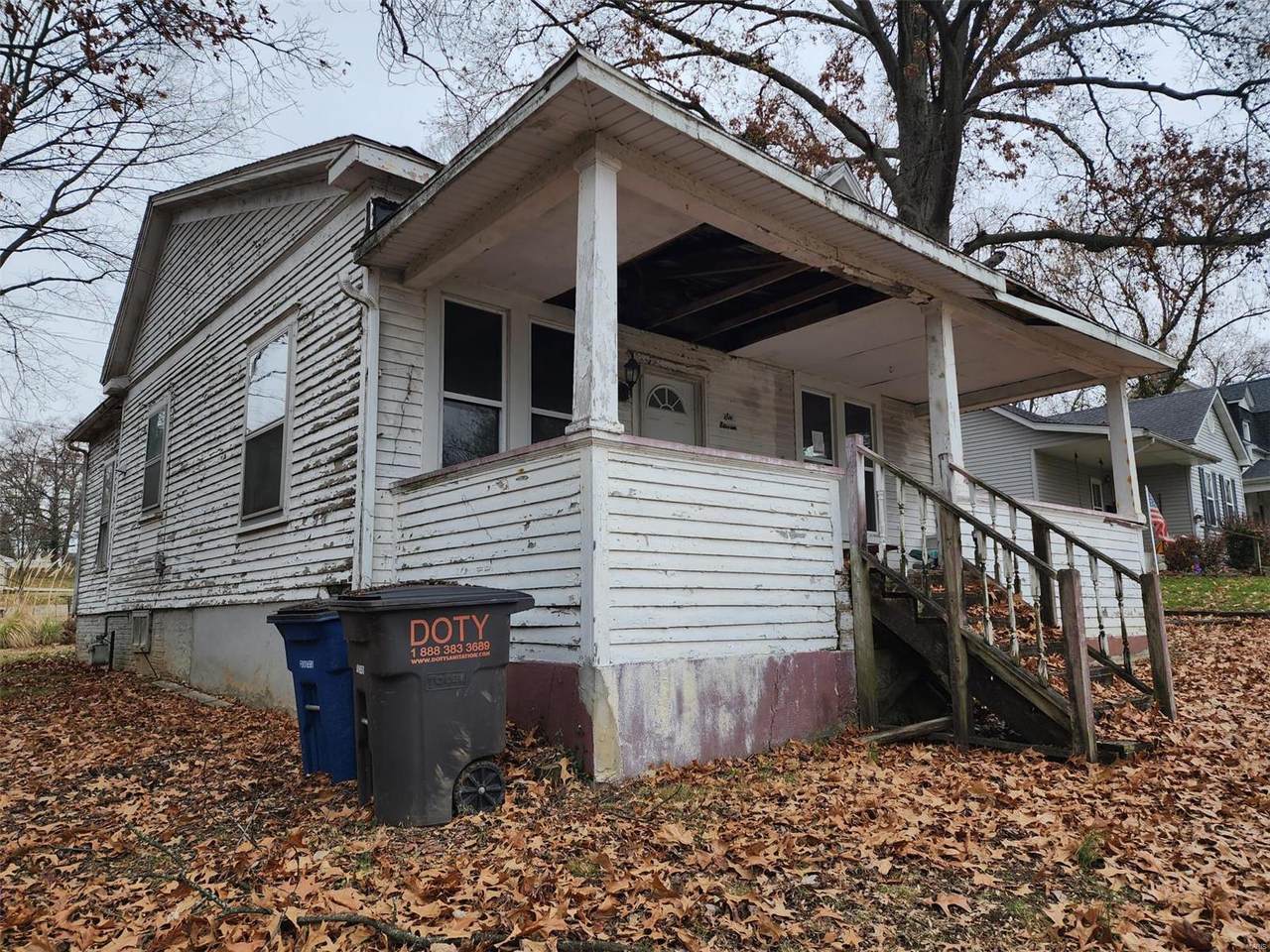 611 North Locust - Photo 1
