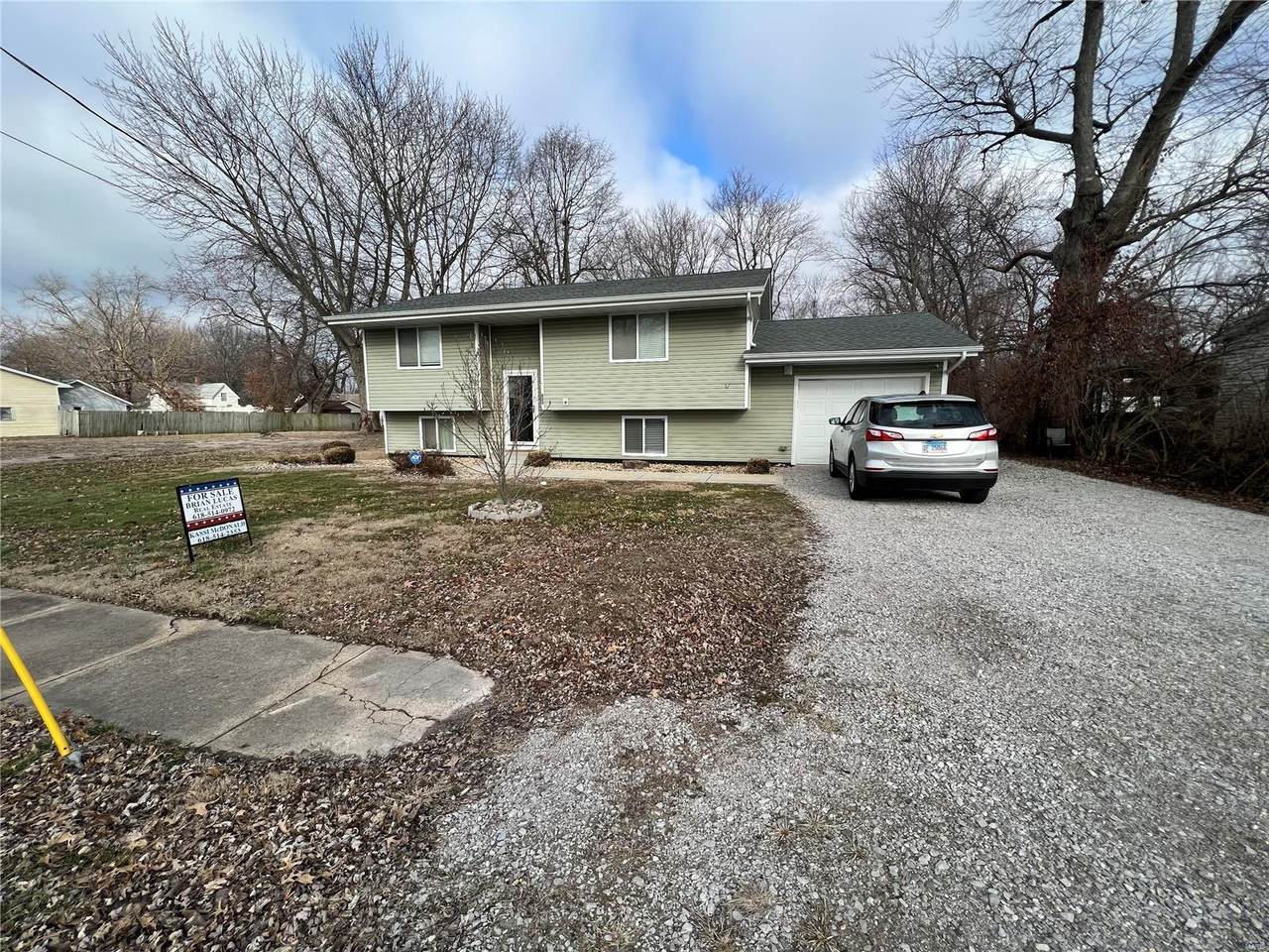 223 Macoupin Street - Photo 1