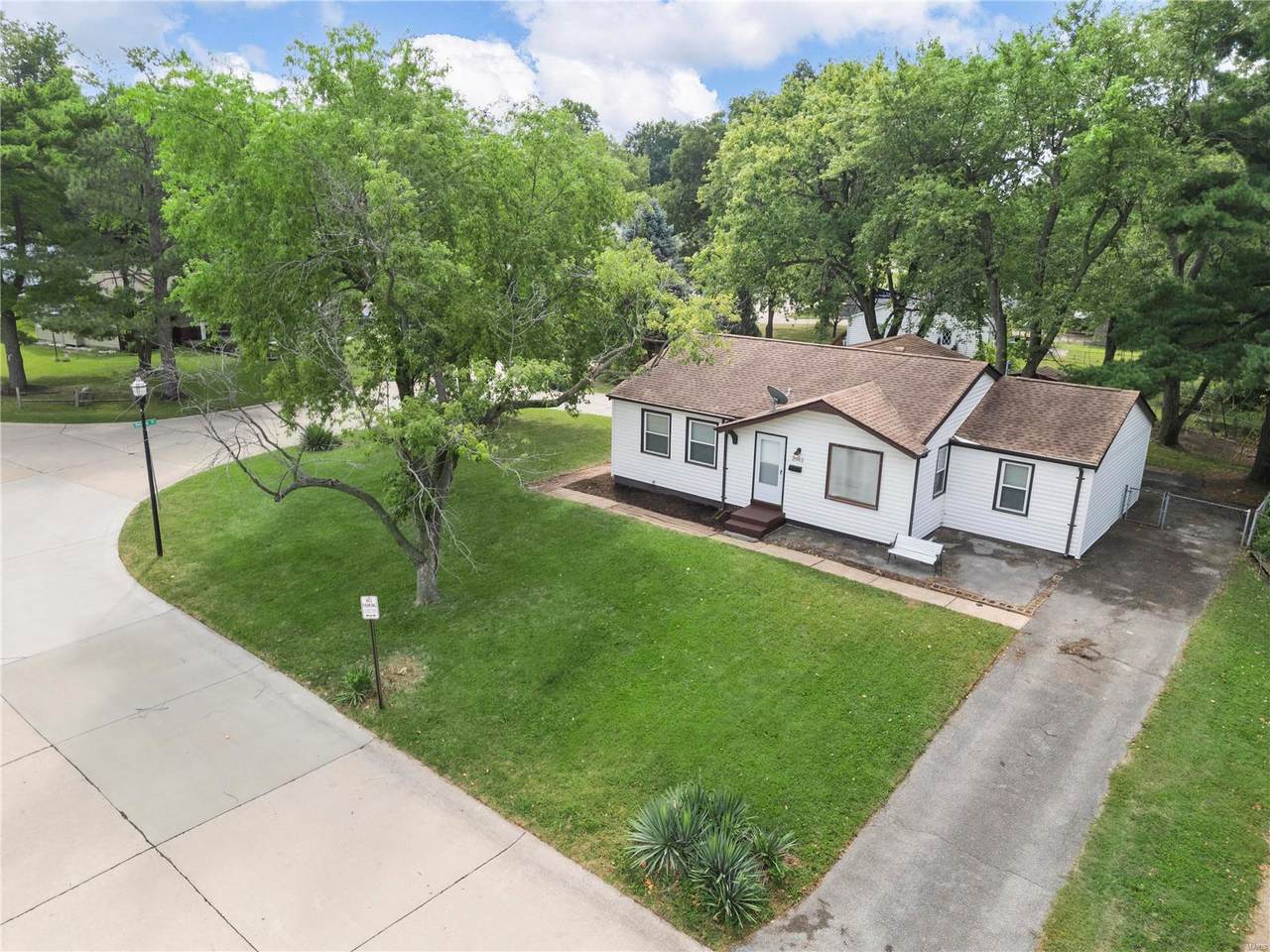 2562 Sheridan Drive - Photo 1